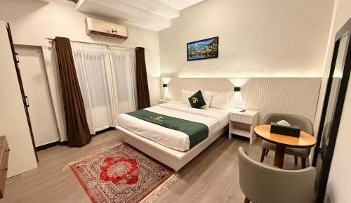 Deluxe Queen Room