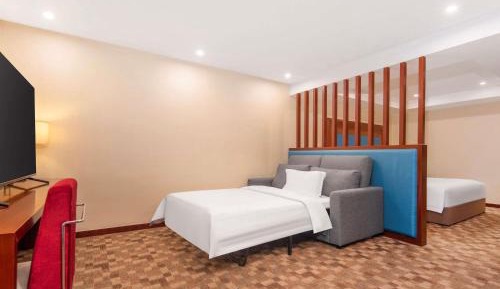 Superior Family Room - Family Trip，1.2 mi away from Oriental Pearl TV tower, High Floor