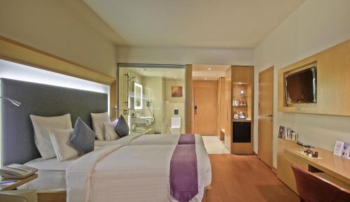 Premier Room 2 Single Beds Ocean View with Premier Lounge Access along with 2 Pieces of Laundry per room per night on non-cumulative basis.