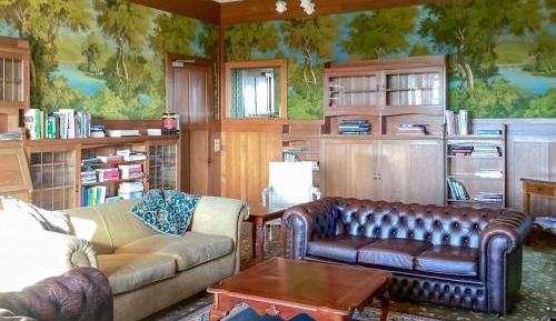 Eight-Bedroom Holiday Home