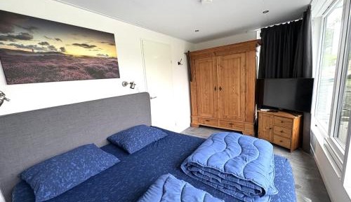 Apartment with Lake View