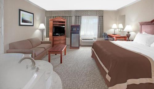 King Suite with Jetted Tub - Non-Smoking