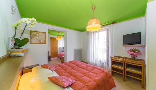 Classic Triple Room with Balcony