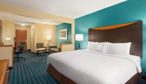 Large King Studio with Sofa Bed