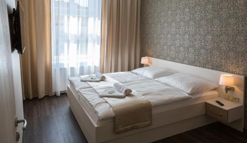 Deluxe Queen Suite