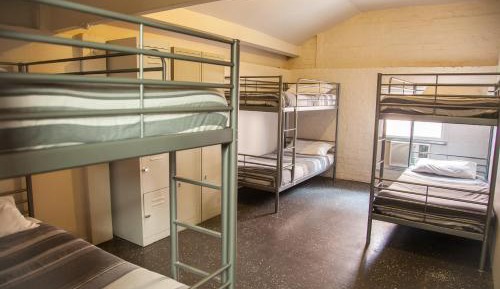 Bunk Bed in 6-Bed Mixed Dormitory Room with Air Conditioning