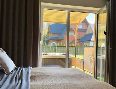 Studio with Spa Bath