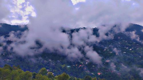 Apartment with Mountain View