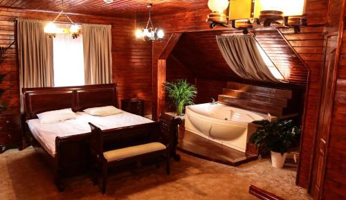 Deluxe Suite with Sauna & Jacuzzi