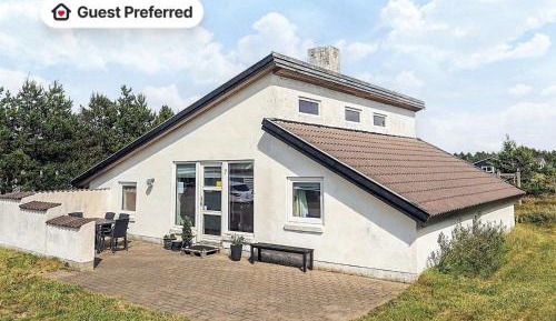 Three-Bedroom Vacation Home 