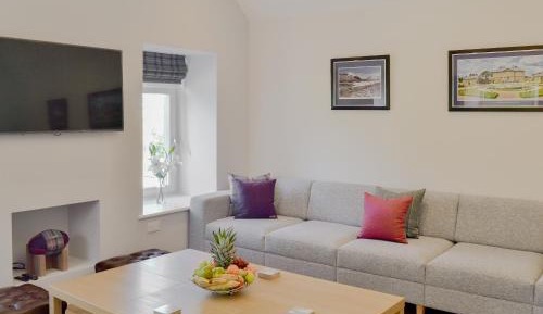 Eight-Bedroom Holiday Home