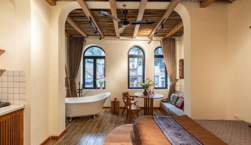 Studio with Spa Bath