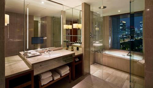 Grand Deluxe King Room with Balcony