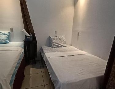 Single Bed in Mixed Dormitory Room
