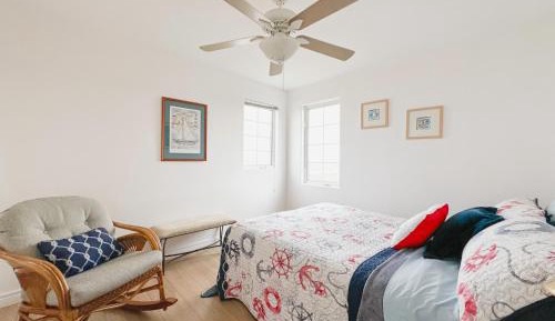 Queen Room with Shared Bathroom