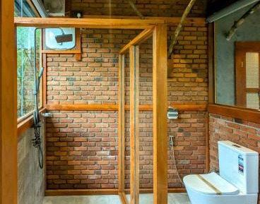 Deluxe Double Room (2 Adults + 1 Child)