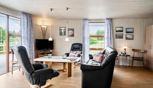 Three-Bedroom Holiday Home 