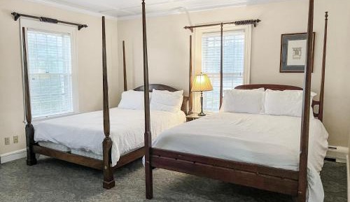 Deluxe Queen Room with Two Queen Beds