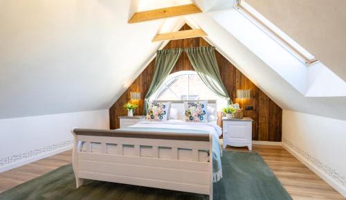 One-Bedroom Apartment with Balcony