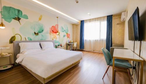 Standard Queen Room