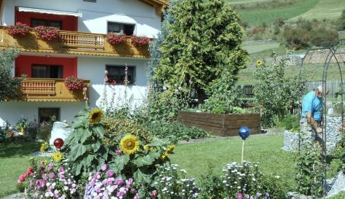 Apartment with Mountain View