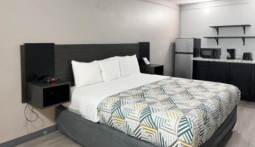 Queen Room - Disability Access - Non-Smoking