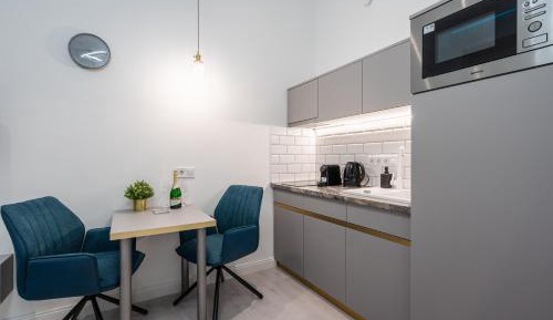 One-Bedroom Apartment with Terrace