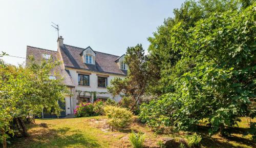 Seven-Bedroom House