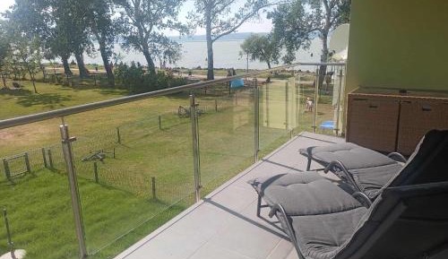 One-Bedroom Apartment with Lake View