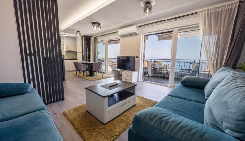 Two-Bedroom Deluxe Apartment with Balcony