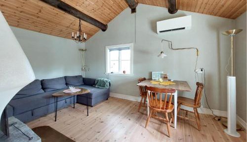 One-Bedroom Holiday Home