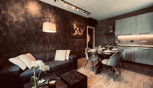 Deluxe One-Bedroom Apartment