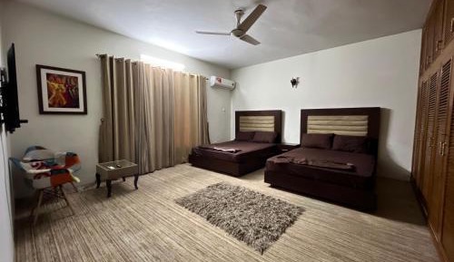 Deluxe Family Room
