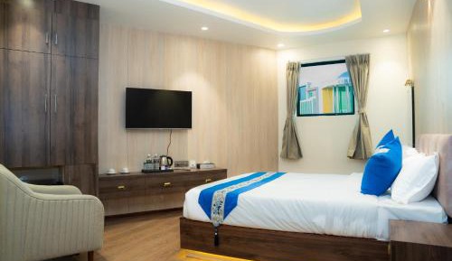 Deluxe Queen Room