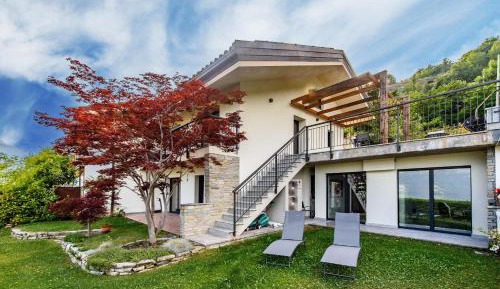 Villa with Garden View