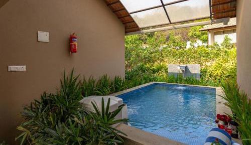 King Suite with Pool View
