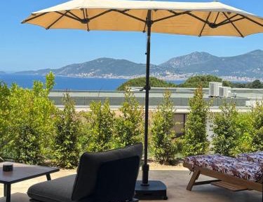 Studio with Sea View