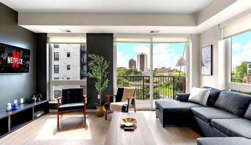 Two-Bedroom Deluxe Apartment with Balcony