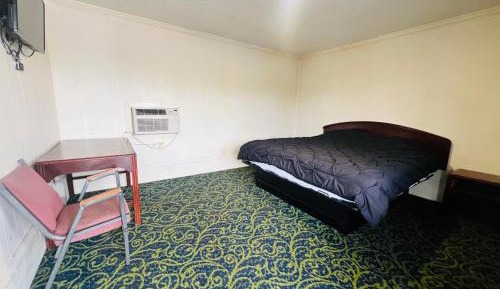 King Bed with Kitchenette Non-Smoking