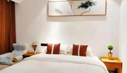 Queen Room with Garden View