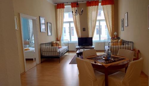One-Bedroom Apartment with Shower