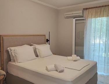 One-Bedroom Apartment with Garden View