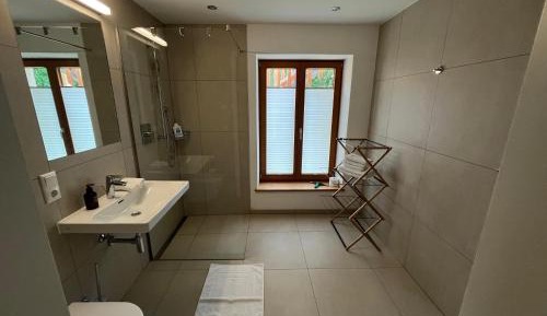 One-Bedroom Deluxe Apartment