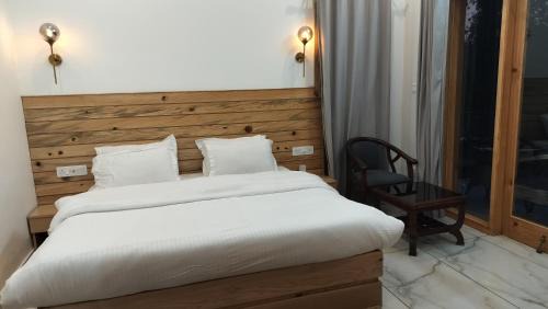 King Room with Balcony