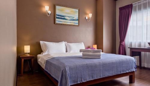 One-Bedroom Apartment with Pool View