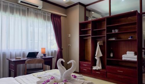 One-Bedroom Apartment with Pool View