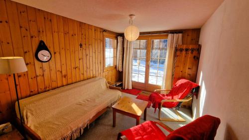 Apartment with Mountain View