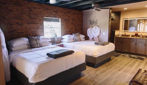 Standard Double Room with Shared Bathroom