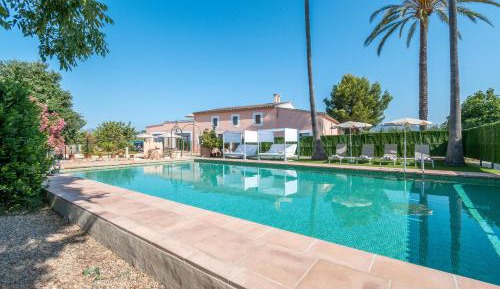 Villa with Garden View