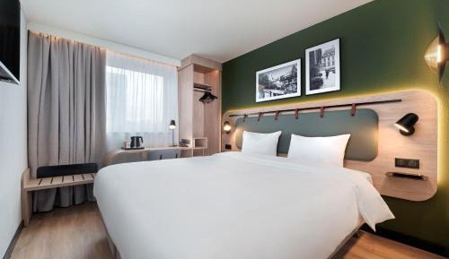 Standard Queen Room